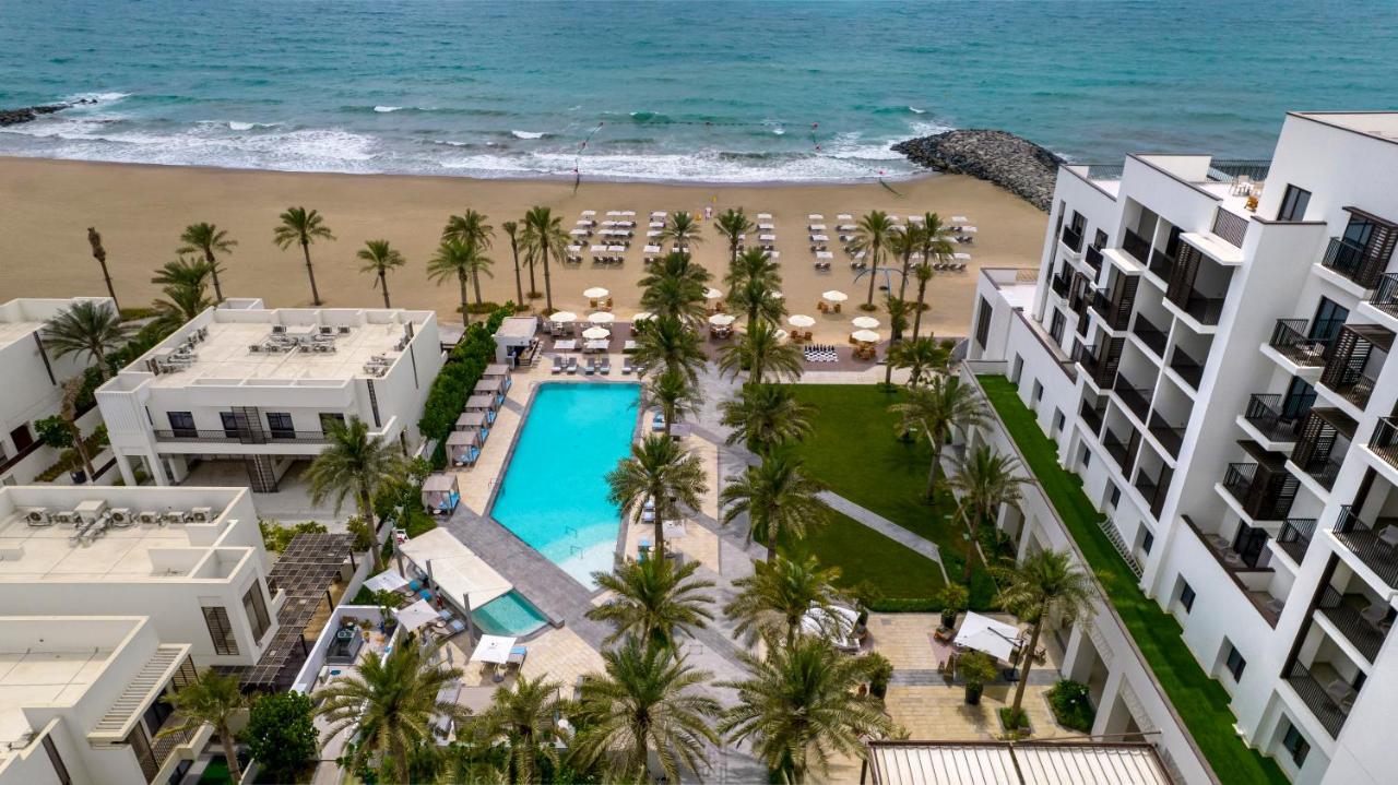 Palace Beach Resort Ель-Фуджайра Екстер'єр фото Aerial view of the hotel