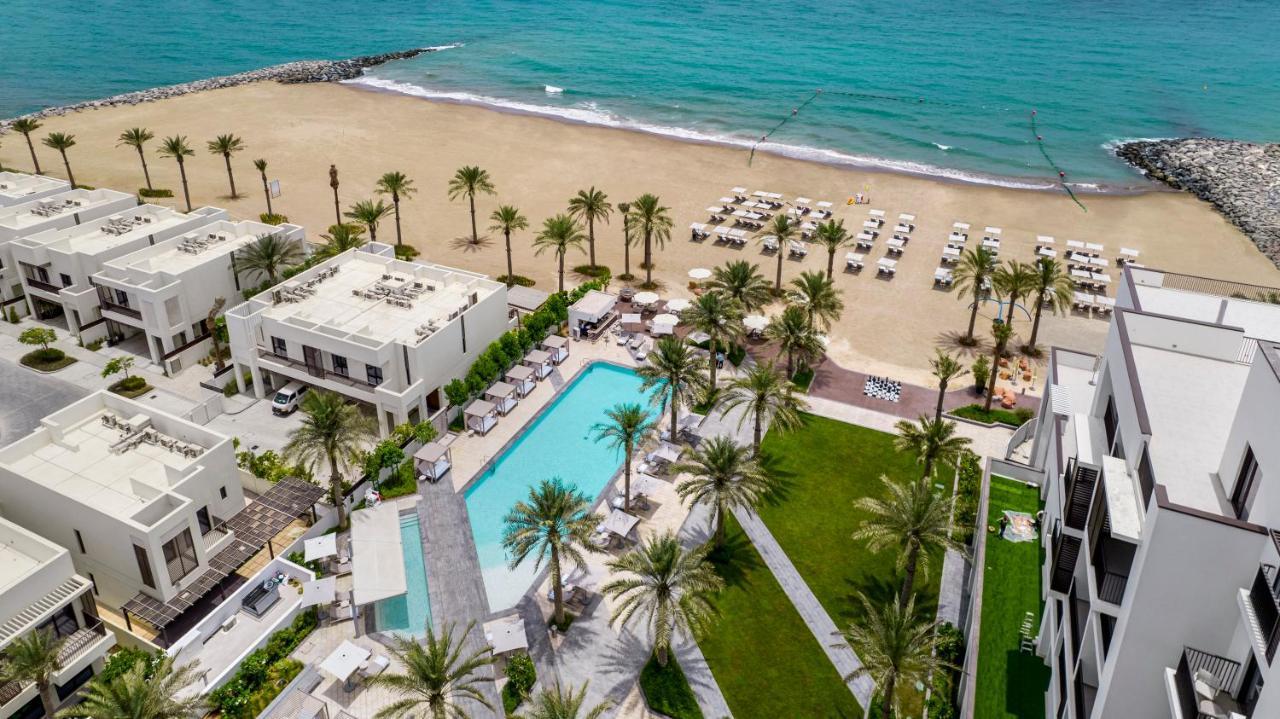 Palace Beach Resort Ель-Фуджайра Екстер'єр фото Aerial view of the hotel